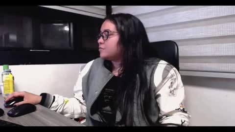 xander_taylor_ online show from November 4, 5:01 am