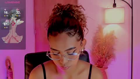 Snapshot of ximena_sotto1 chatting on March 6, 10:15 pm camila online show from March 6, 10:15 pm