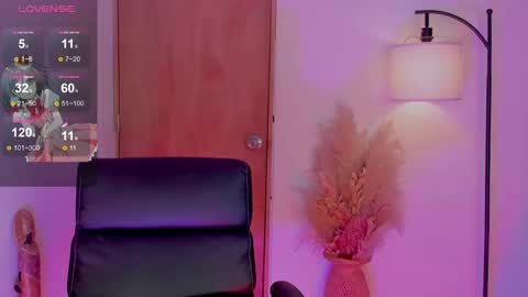 Snapshot of ximena_sotto1 chatting on December 21, 11:02 pm camila online show from December 21, 11:02 pm