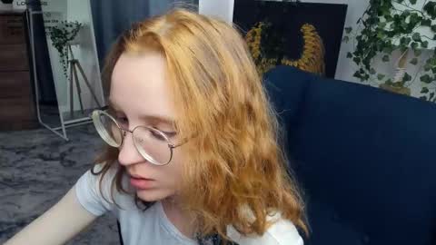Snapshot of xo_lil_dream chatting on October 12, 7:33 am Kylie online show from October 12, 7:33 am