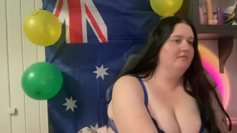xopeachybaby online show from July 2, 6:30 am