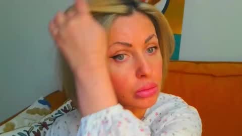 xvaleriax0 online show from February 15, 3:33 pm