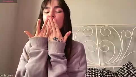 Lily online show from June 25, 11:23 am