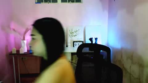 xxslutty kim online show from November 10, 7:25 am