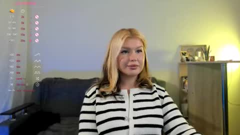 Snapshot of xxviktoryqueenxx chatting on October 11, 10:34 pm Vi online show from October 11, 10:34 pm