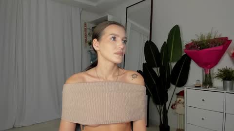 Snapshot of xxx_leila chatting on December 2, 7:10 am xxx_leila online show from December 2, 7:10 am