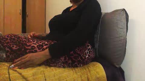 Ayanda online show from November 13, 8:52 pm