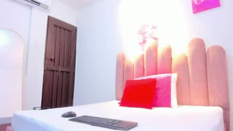 yara10_ online show from May 19, 12:34 pm