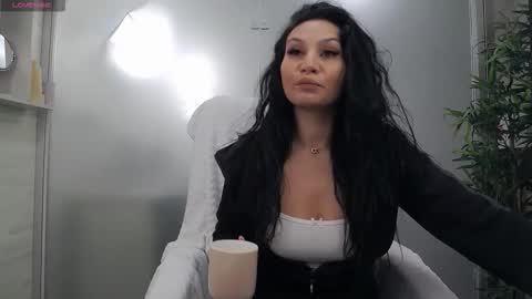 Yara online show from November 12, 4:10 am