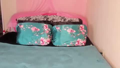 Snapshot of yasminayazzie chatting on February 3, 5:40 am Yasmina online show from February 3, 5:40 am