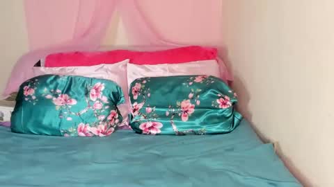 Snapshot of yasminayazzie chatting on January 10, 6:53 am Yasmina online show from January 10, 6:53 am