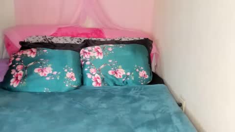 Snapshot of yasminayazzie chatting on February 22, 6:39 am Yasmina online show from February 22, 6:39 am