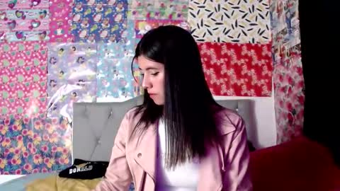 Yeimy  online show from January 1, 12:43 am