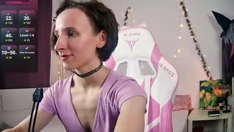 Snapshot of yellow_songbird chatting on October 25, 3:41 pm Liya online show from October 25, 3:41 pm