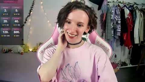 Snapshot of yellow_songbird chatting on October 5, 2:22 pm Liya online show from October 5, 2:22 pm