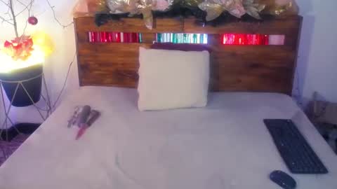 Yeseniaa25  online show from December 16, 4:24 pm