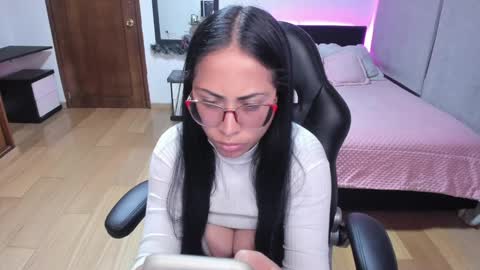 Snapshot of yesie_hot2 chatting on January 14, 12:43 am yesie_hot2 online show from January 14, 12:43 am