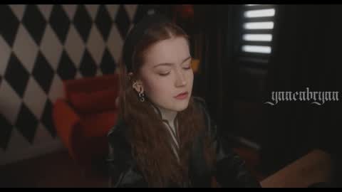 ynnenbrynn online show from November 25, 8:49 am