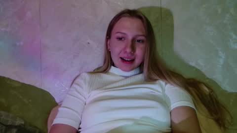 Snapshot of you_cant_forget chatting on September 25, 4:17 pm you_cant_forget online show from September 25, 4:17 pm