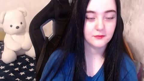 your_8a8y online show from December 17, 5:51 am