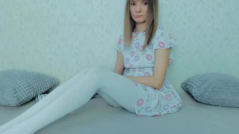 Lily online show from March 3, 5:37 am