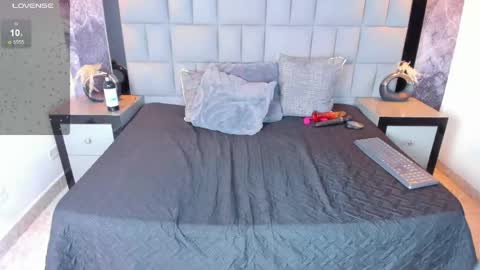 your_lady_milf online show from April 30, 8:57 pm