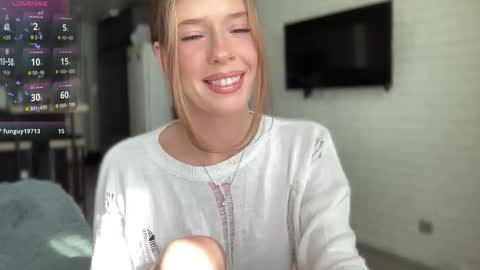 Snapshot of your_sweet_angel_ chatting on September 26, 10:57 am Mia  online show from September 26, 10:57 am