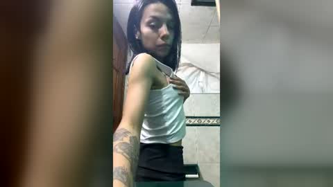  independent model online show from June 18, 8:03 pm