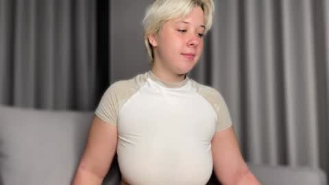 Eva online show from May 2, 9:40 pm