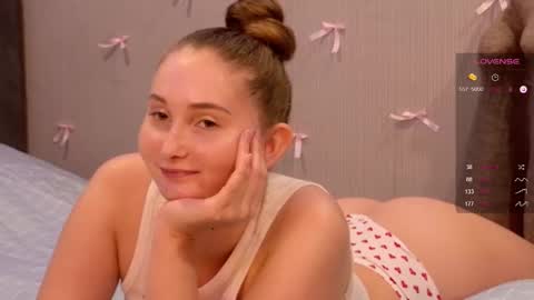 creamysister online show from November 19, 8:31 pm