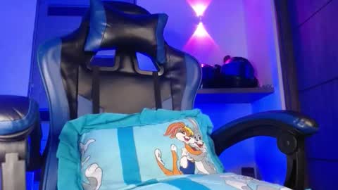 yourfavorite_bigclit online show from May 2, 10:18 am