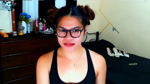 yourgoddesscruella online show from March 16, 12:35 am