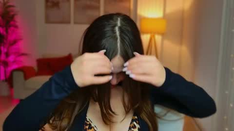 roxana online show from December 4, 3:03 pm