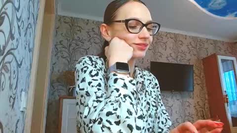Snapshot of yourladysunshine chatting on October 6, 10:32 am Ksyusha online show from October 6, 10:32 am