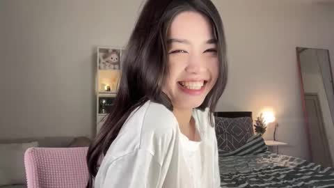 yourlittlesunrise_ online show from November 17, 6:47 am