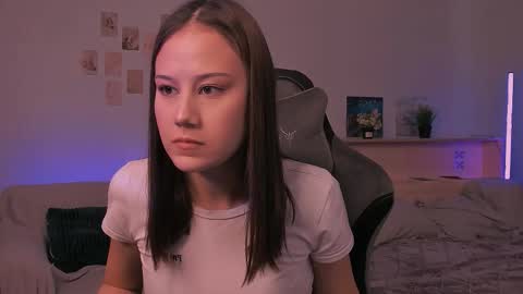 Snapshot of yourlovelystreamer chatting on October 6, 11:49 am Nikol online show from October 6, 11:49 am