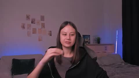 Snapshot of yourlovelystreamer chatting on October 20, 10:51 am Nikol online show from October 20, 10:51 am