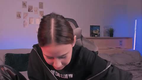 Snapshot of yourlovelystreamer chatting on October 13, 2:09 pm Nikol online show from October 13, 2:09 pm