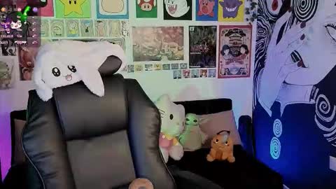    rawr   Anne Independent model      online show from September 17, 12:30 am