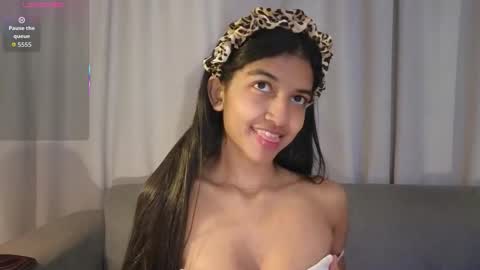 yuliethpetite online show from January 19, 11:39 am