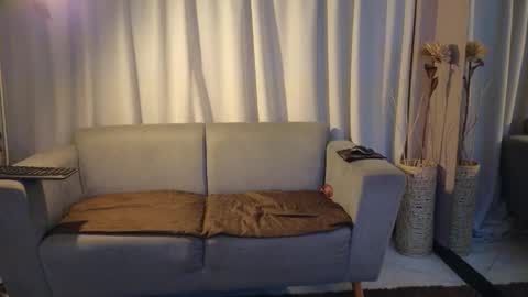 yuliethpetite online show from March 3, 12:00 pm