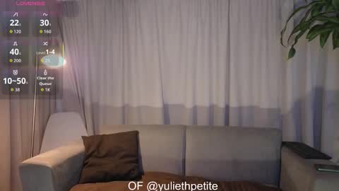yuliethpetite online show from January 18, 11:28 am
