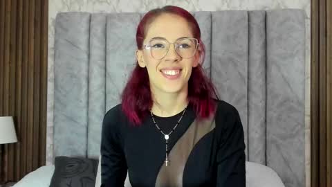 yulievans online show from October 5, 3:00 am