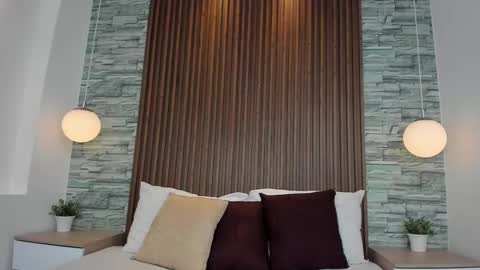 yulievans online show from September 17, 12:47 pm