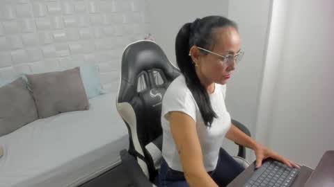 Y U L I T Z A online show from November 24, 1:13 pm