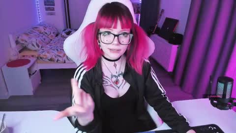 Yumi 3 online show from May 1, 6:00 pm