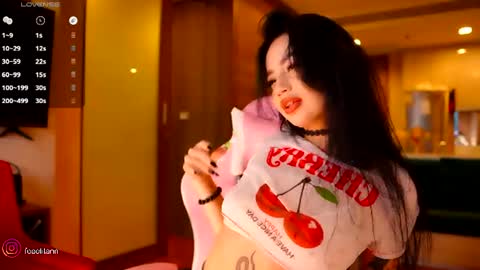yuna_leen online show from July 8, 11:45 am