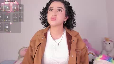 yunahott_ online show from June 28, 5:58 am