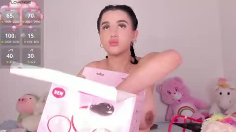 yunahott_ online show from July 19, 6:37 am