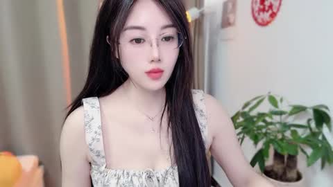 YunEr online show from March 2, 8:10 am